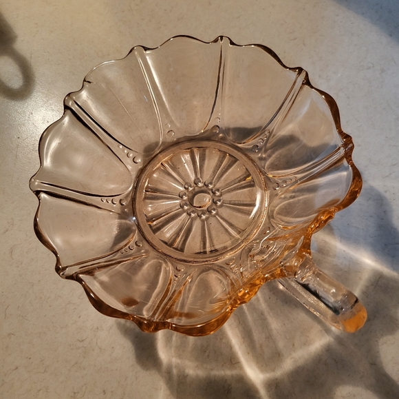 Pink Depression Glass Heart Bowl Oyster& Pearl Pattern by Anchor Hocking Vintage - Picture 7 of 9